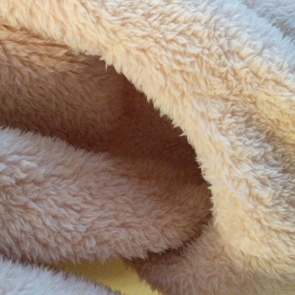 UGG fuzzy jacket - Picture 5 of 6